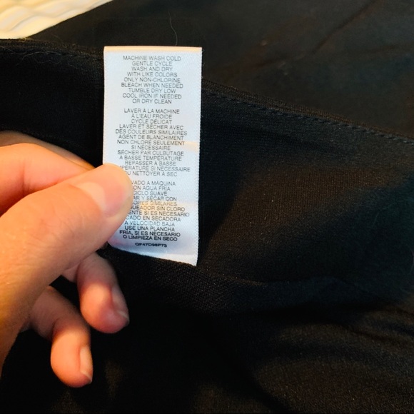 Micheal Kors mini skirt with sliver hard wear - Picture 4 of 11